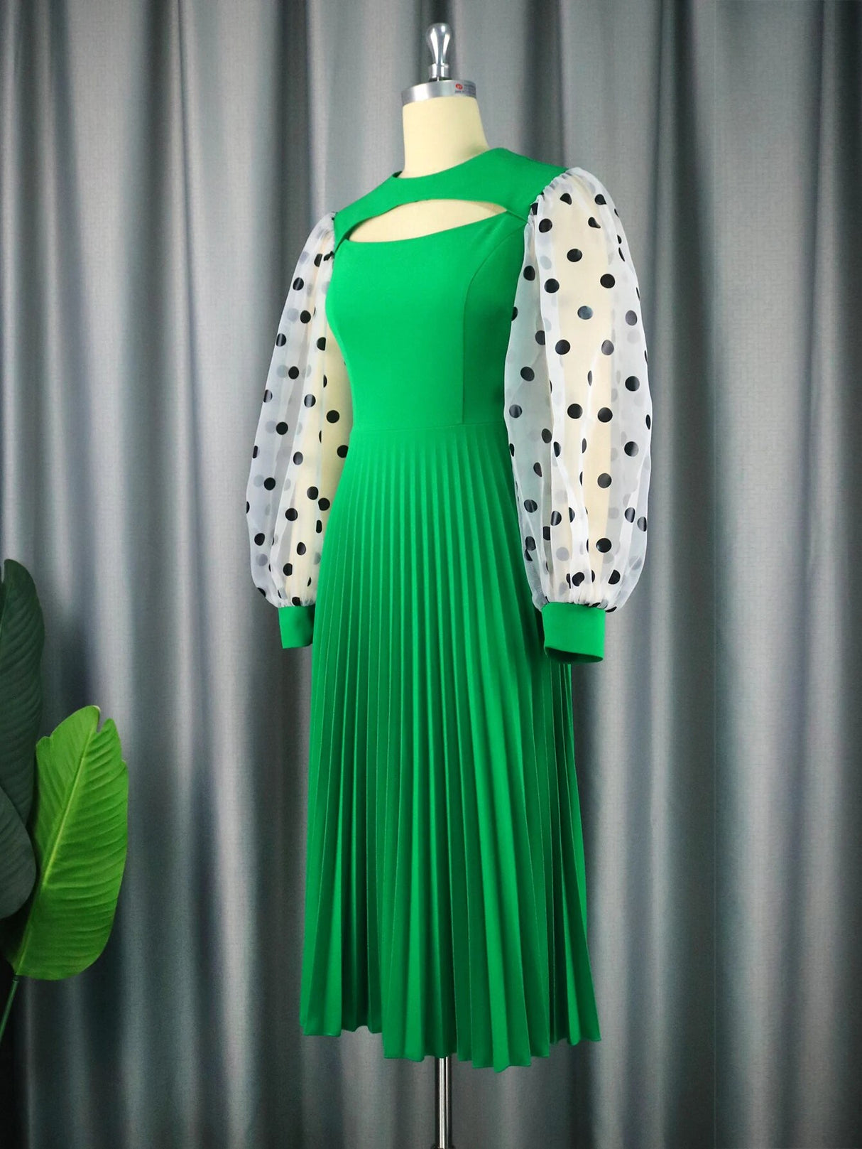 ONTINVA Green A Line Dot Sleeve Pleated Dresses