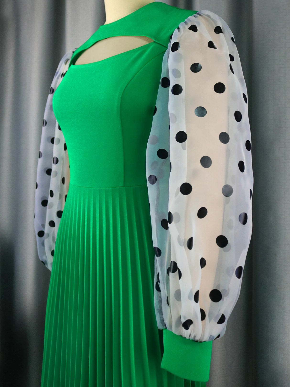 ONTINVA Green A Line Dot Sleeve Pleated Dresses