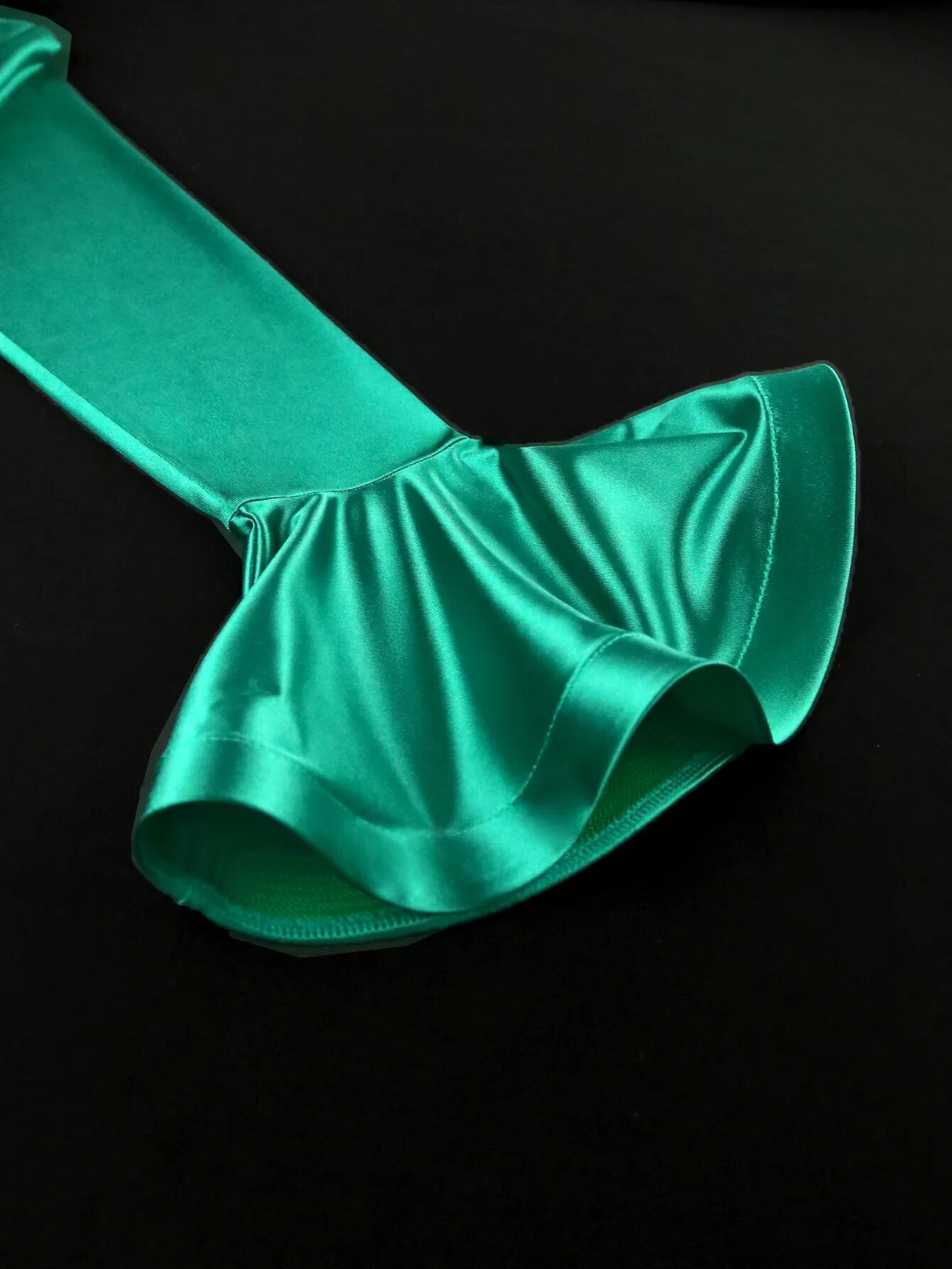ONTINVA Green Satin Cut Out Flare Sleeve  Dresses